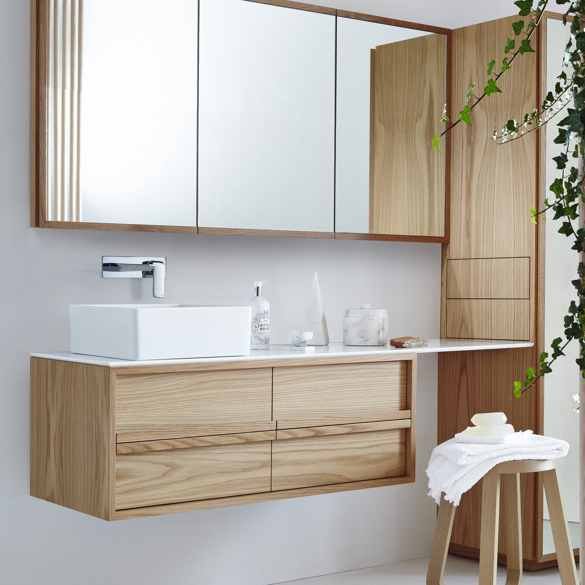 ISSY Z8 Butterfly Vanity Unit 2 Drawers Extended Top LHS/ RHS 1000 - Zuster Furniture