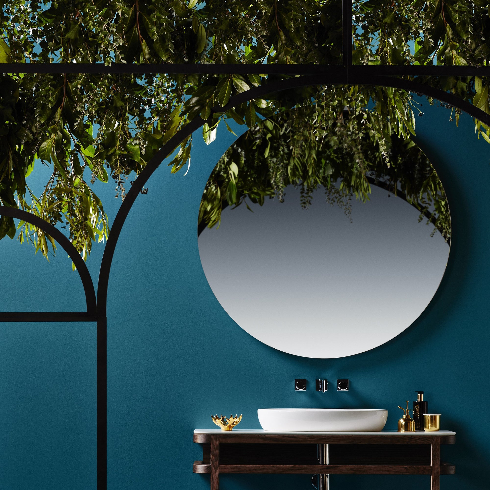 ISSY Z1 Ballerina Round Mirror 500 - Zuster Furniture