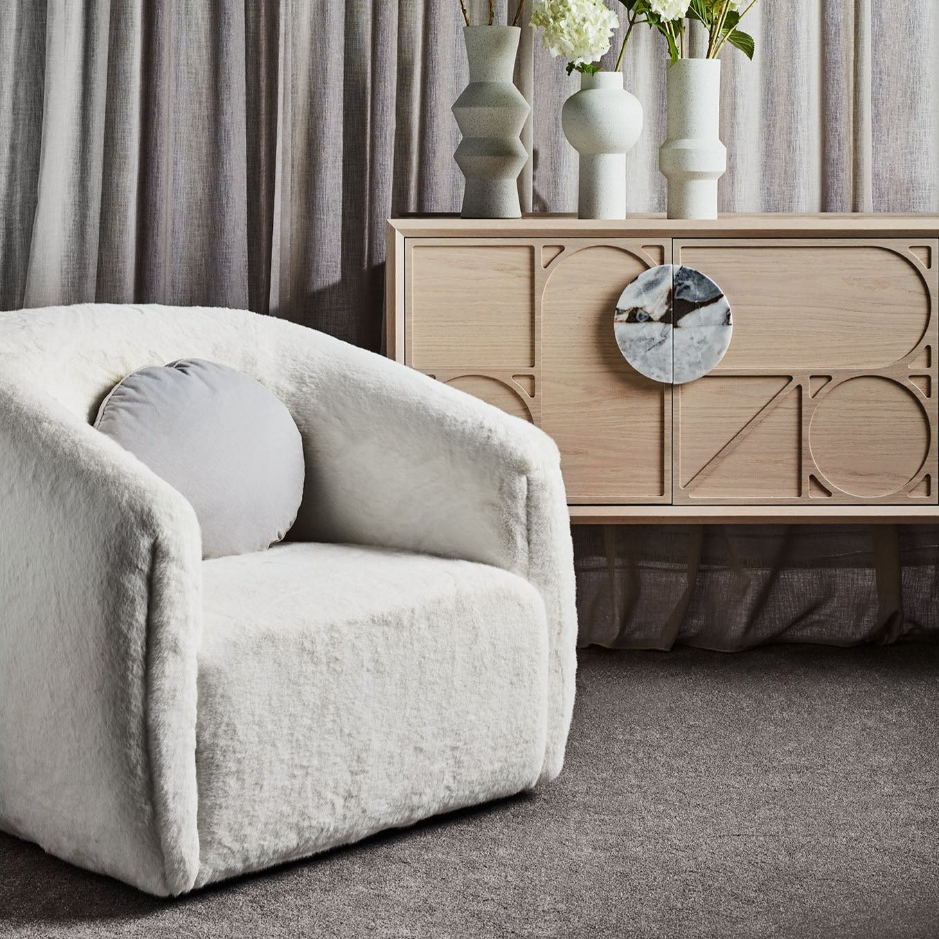 Cream Faux Fur - Zuster Furniture