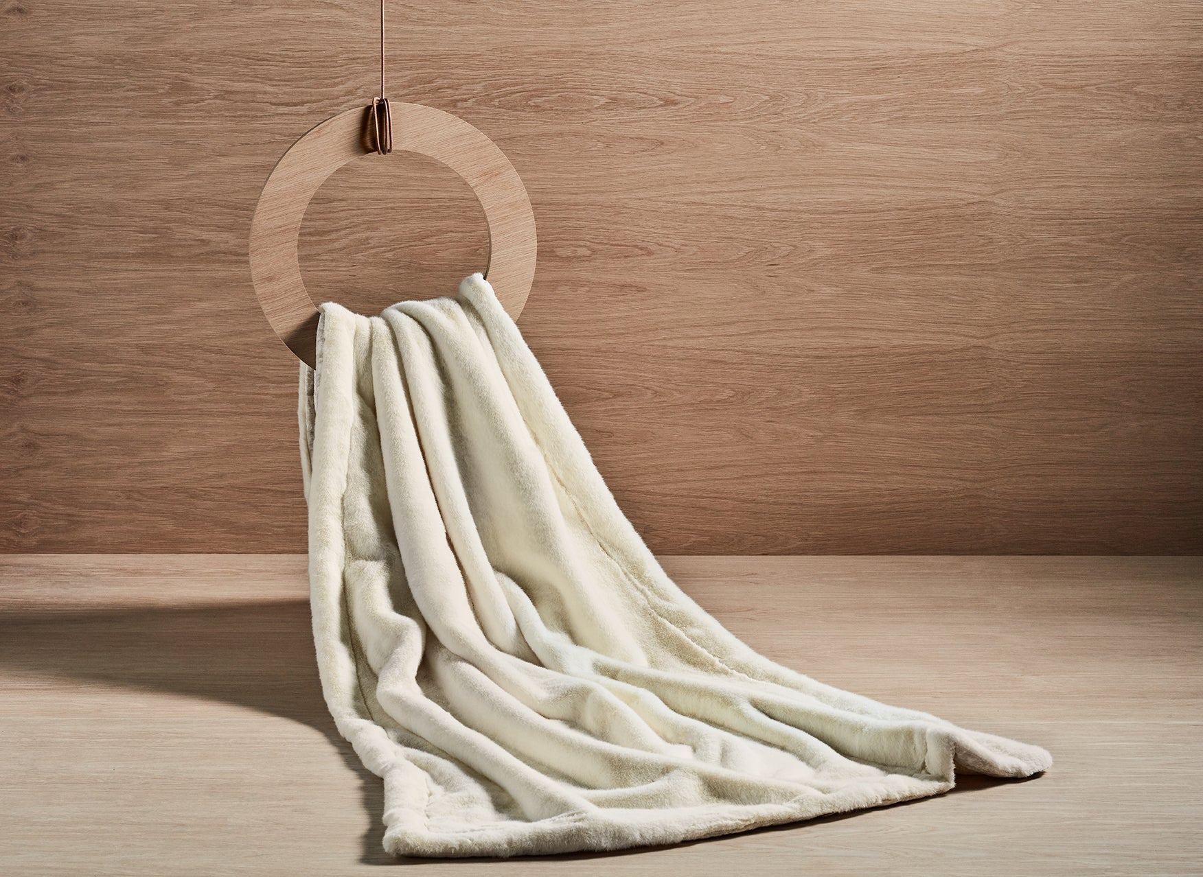 Cream Faux Fur - Zuster Furniture