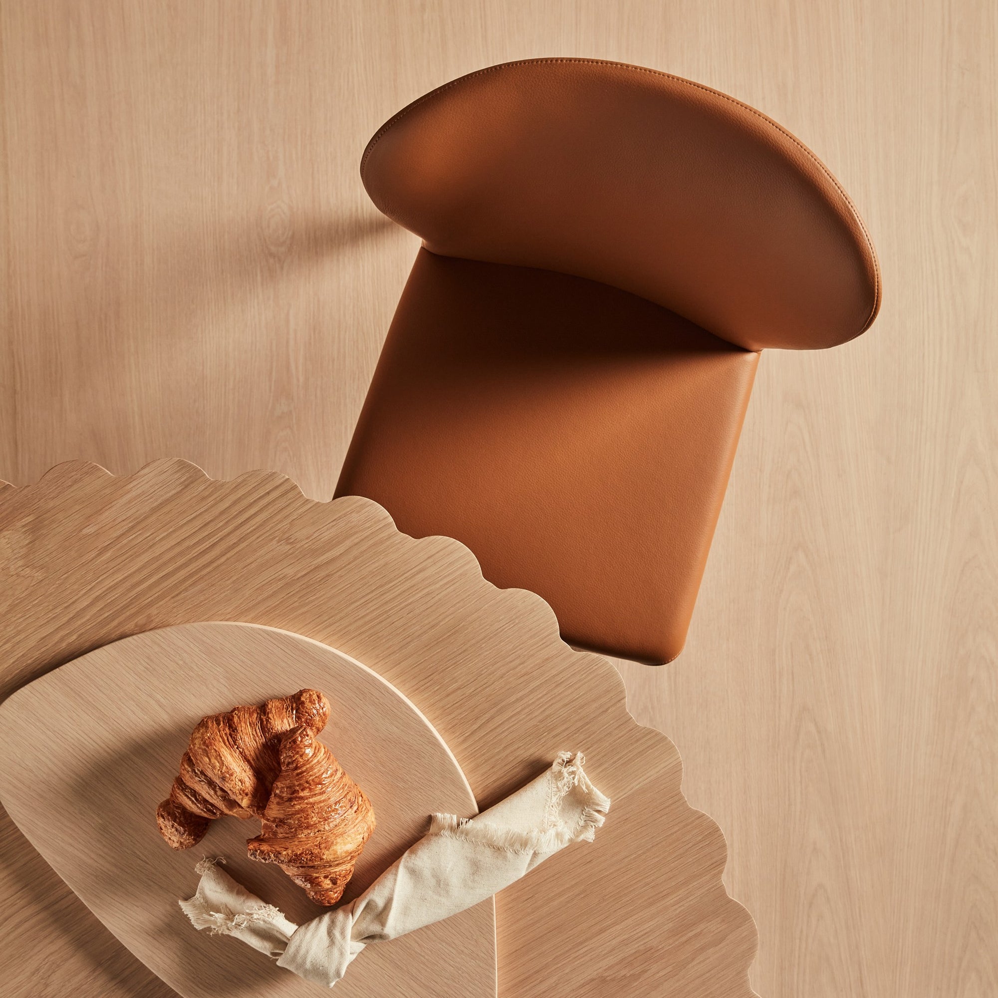 Ribbon Frill Cafe Table