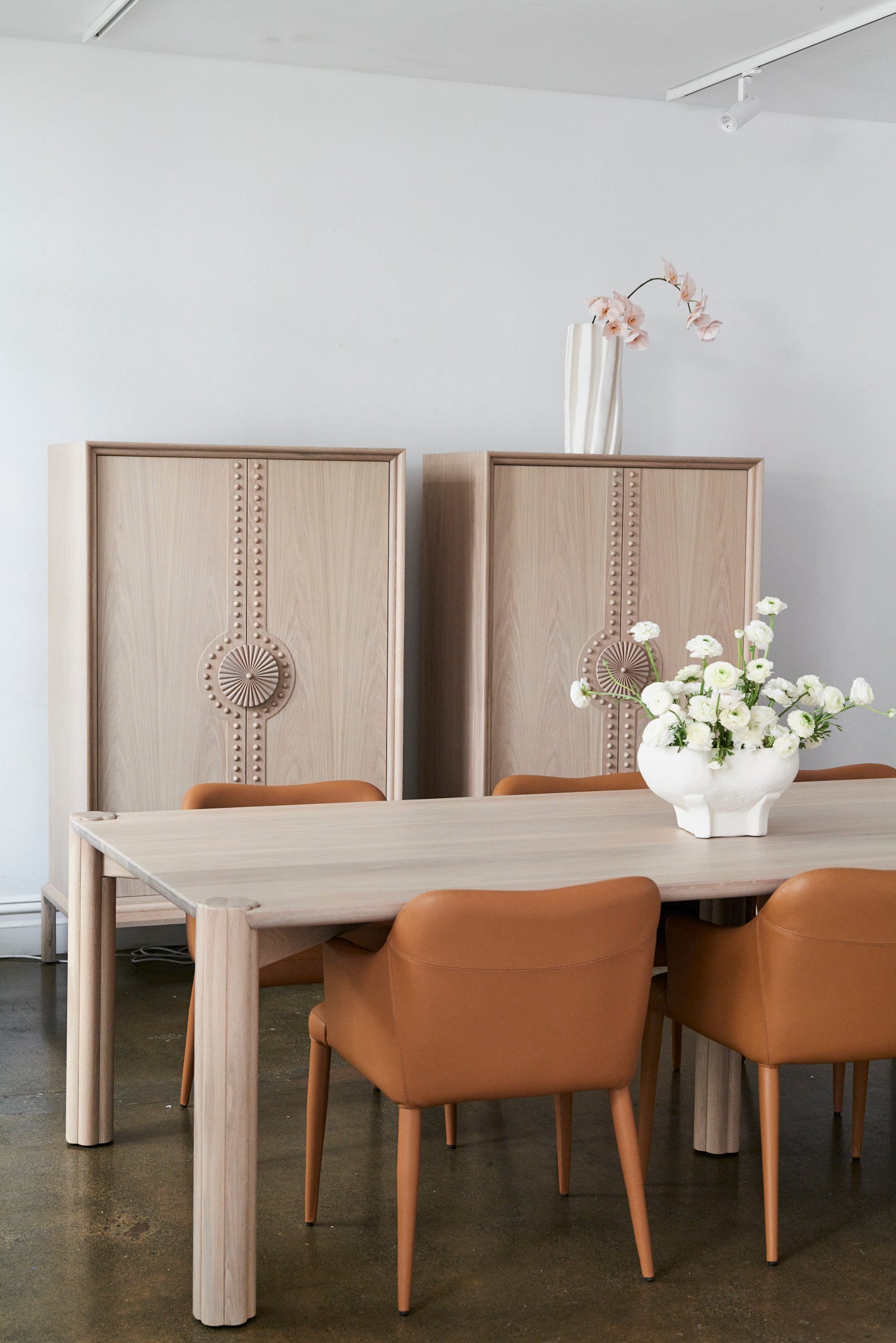 Adorn Rosette Dining Table - Zuster Furniture