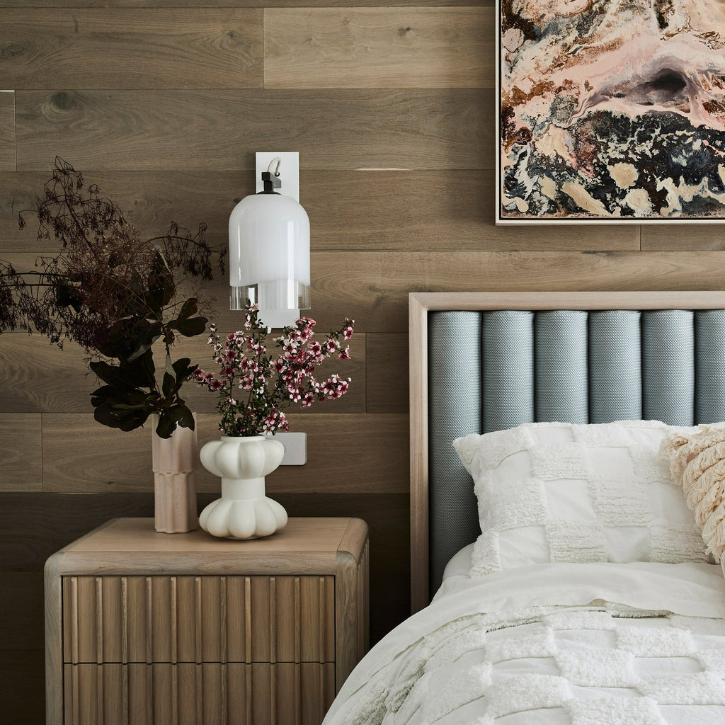 Echo Scalloped Bed Zuster Furniture